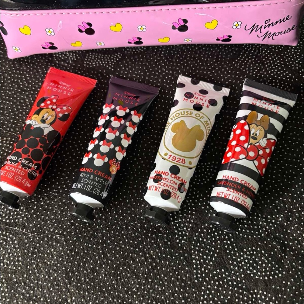 NWT Cream Shop Minnie Mouse pouch bag. - Picture 2 of 6